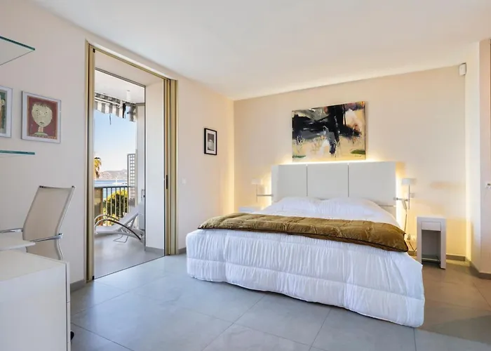 Ref 1426 - Croisette - Sea View For Rent * Cannes